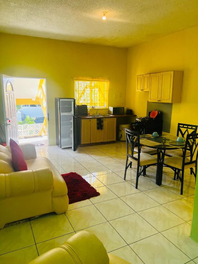 Spring Palm Estate * Saint Maryʼs